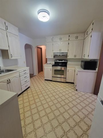 2288 W Giles Road, Muskegon, MI 49445