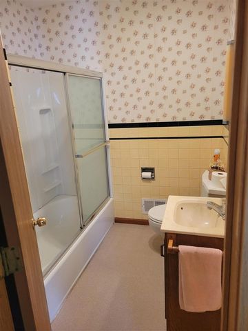 2288 W Giles Road, Muskegon, MI 49445