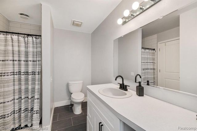 132 Florence Street, Lake Orion, MI 48362