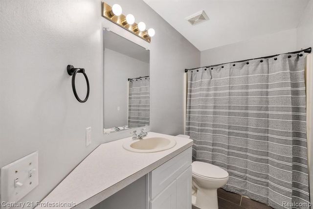 132 Florence Street, Lake Orion, MI 48362