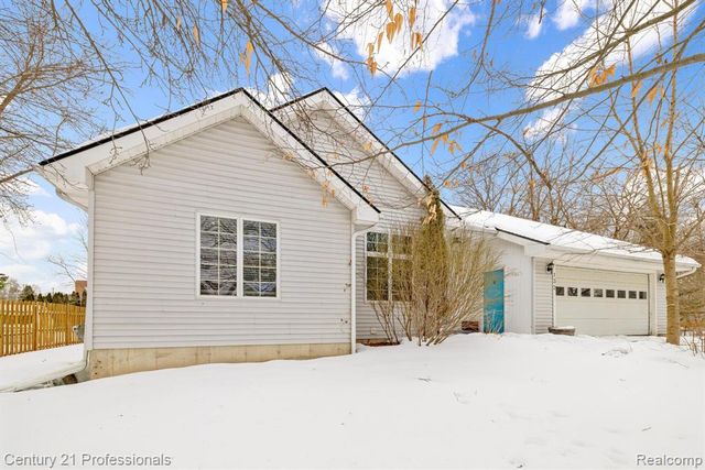 132 Florence Street, Lake Orion, MI 48362