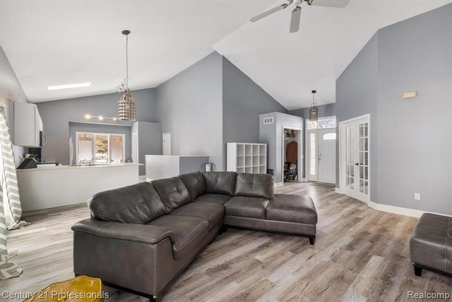 132 Florence Street, Lake Orion, MI 48362