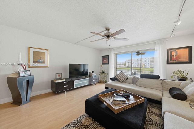 441 SE 3rd Street 207, Dania Beach, FL 33004