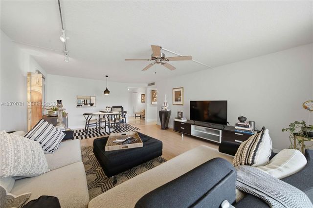 441 SE 3rd Street 207, Dania Beach, FL 33004