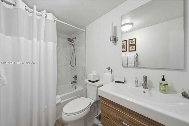 441 SE 3rd Street 207, Dania Beach, FL 33004