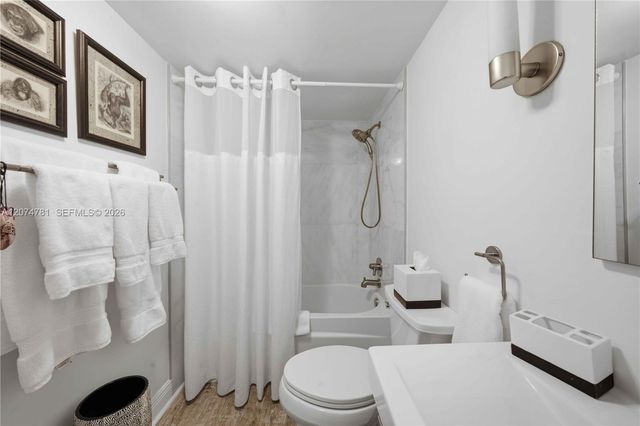 441 SE 3rd Street 207, Dania Beach, FL 33004