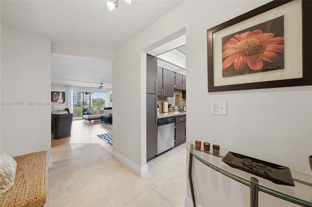 441 SE 3rd Street 207, Dania Beach, FL 33004