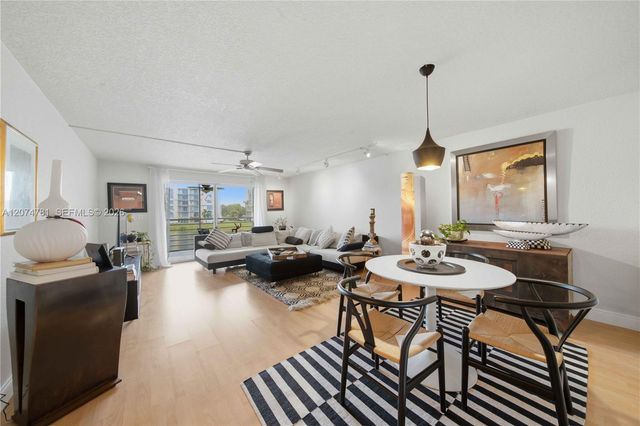 441 SE 3rd Street 207, Dania Beach, FL 33004