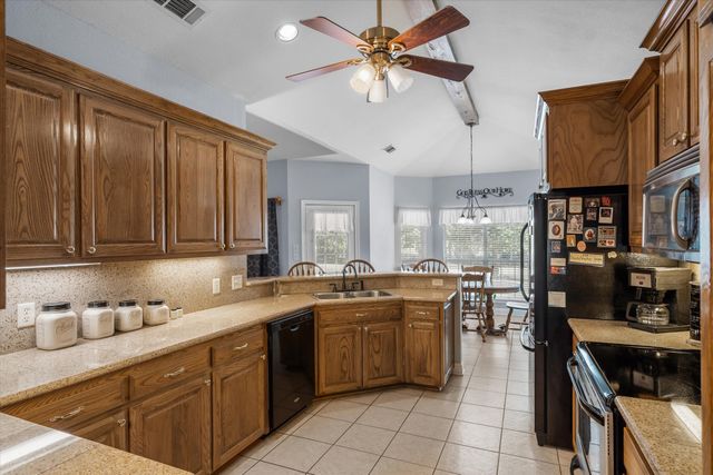 201 Vz County Road 4136, Canton, TX 75103