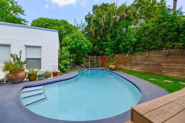 229 SW 19th Road ., Miami, FL 33129