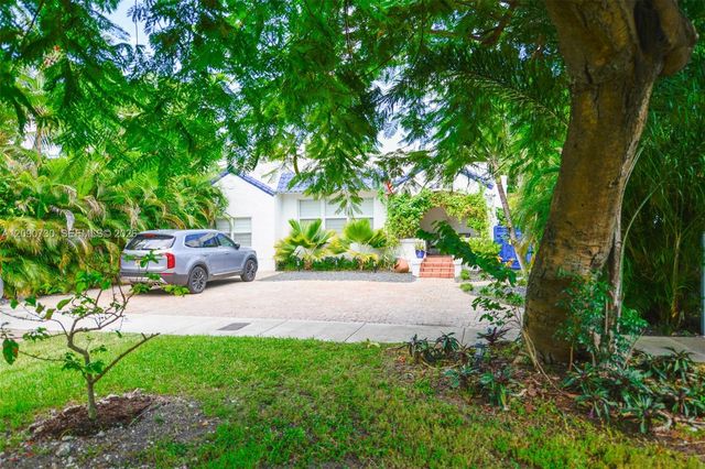 229 SW 19th Road ., Miami, FL 33129