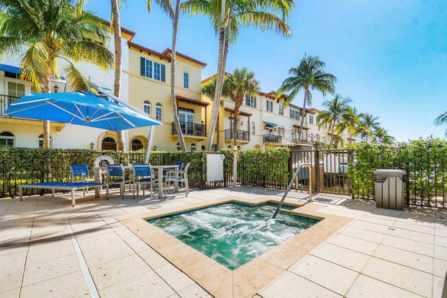 3281 Estancia Lane, Boynton Beach, FL 33435