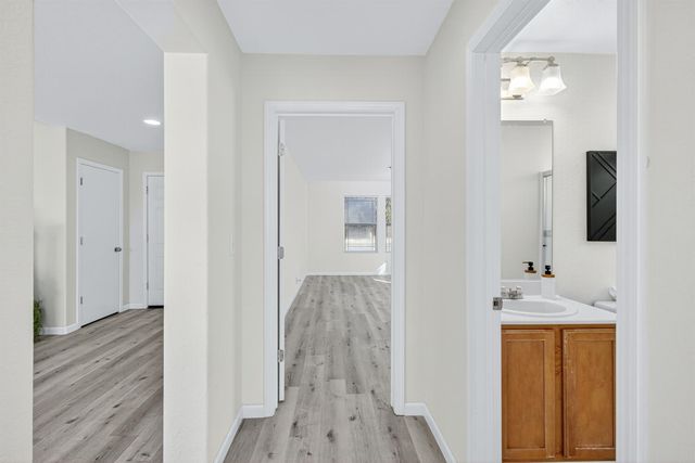 1530 Maryclair Dr, Olivehurst, CA 95961