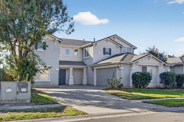 1530 Maryclair Dr, Olivehurst, CA 95961