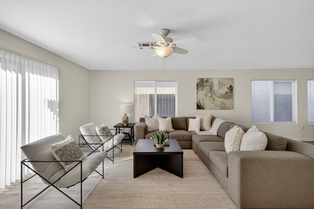 1530 Maryclair Dr, Olivehurst, CA 95961