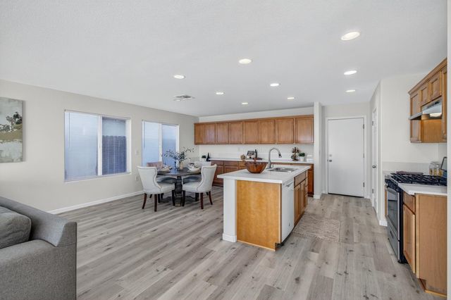 1530 Maryclair Dr, Olivehurst, CA 95961