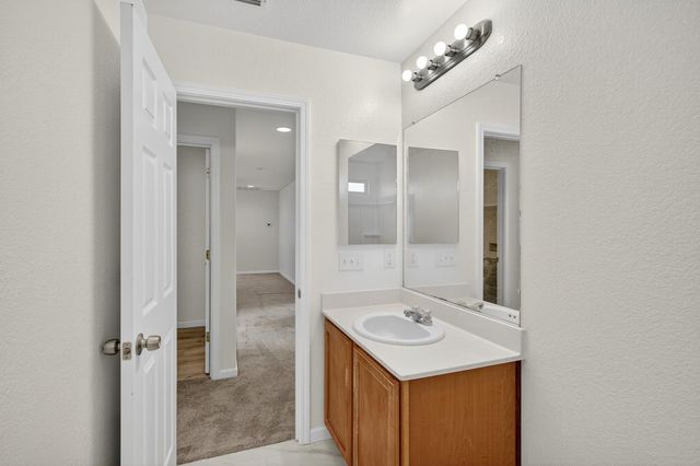 1530 Maryclair Dr, Olivehurst, CA 95961