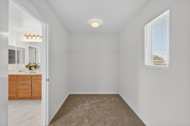 1530 Maryclair Dr, Olivehurst, CA 95961