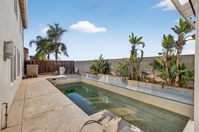 1530 Maryclair Dr, Olivehurst, CA 95961