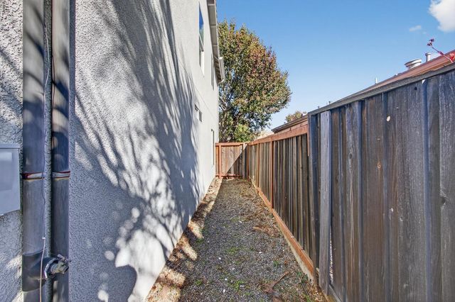 1530 Maryclair Dr, Olivehurst, CA 95961