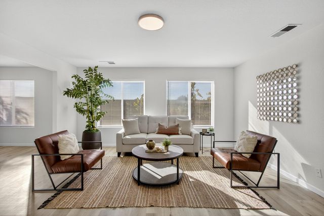 1530 Maryclair Dr, Olivehurst, CA 95961