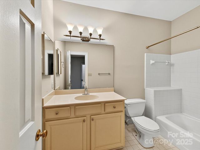 325 Queens Road 2, Charlotte, NC 28204