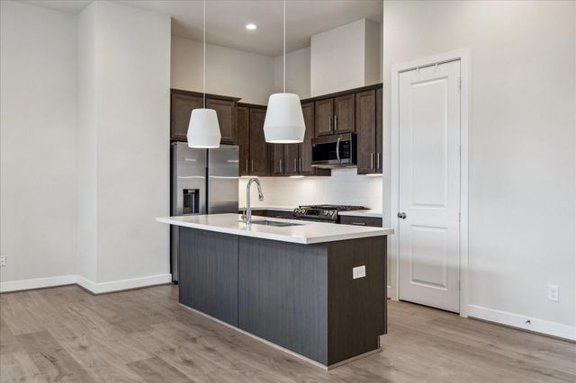 728 Carriage Knolls Drive, Houston, TX 77008