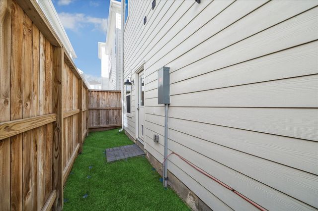 728 Carriage Knolls Drive, Houston, TX 77008