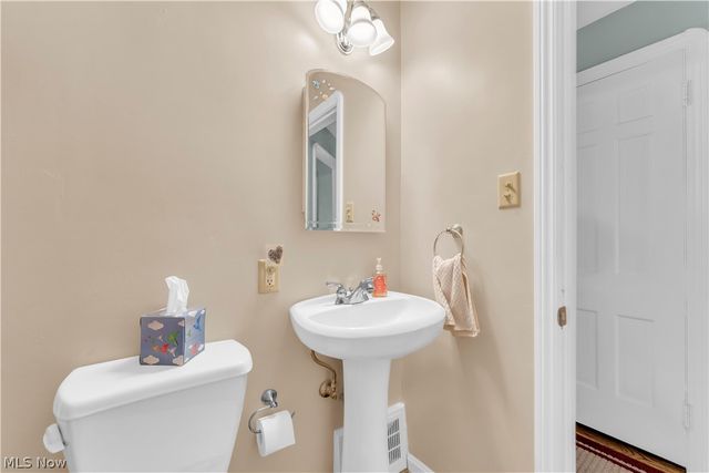 4456 W 57th Street, Cleveland, OH 44144
