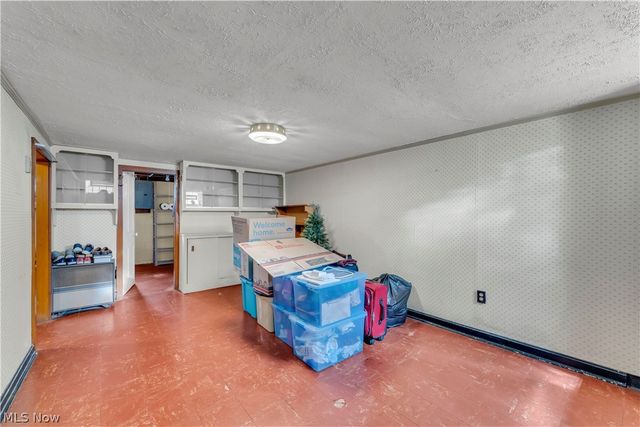 4456 W 57th Street, Cleveland, OH 44144