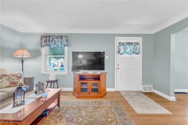 4456 W 57th Street, Cleveland, OH 44144