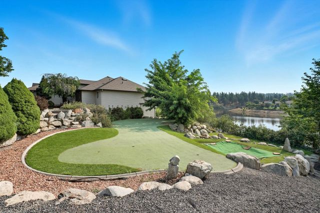 527 S Shelley Lake Ln, Veradale, WA 99037