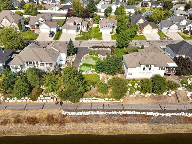 527 S Shelley Lake Ln, Veradale, WA 99037