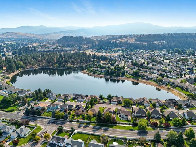 527 S Shelley Lake Ln, Veradale, WA 99037