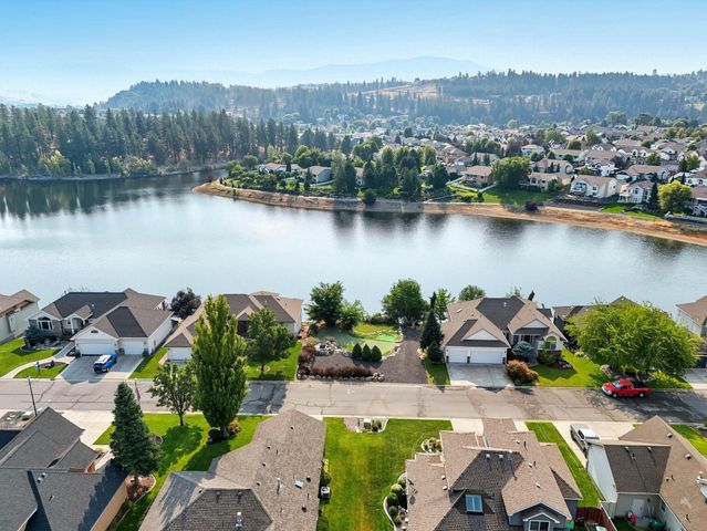 527 S Shelley Lake Ln, Veradale, WA 99037