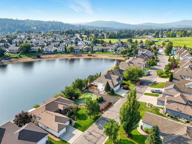 527 S Shelley Lake Ln, Veradale, WA 99037