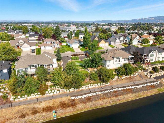 527 S Shelley Lake Ln, Veradale, WA 99037