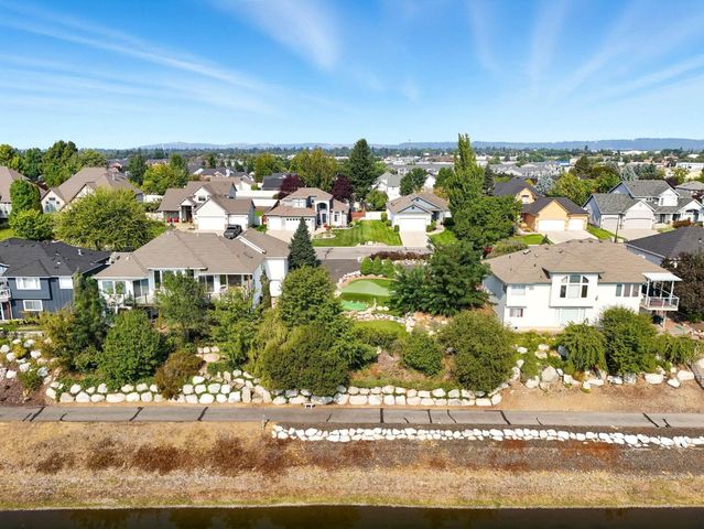 527 S Shelley Lake Ln, Veradale, WA 99037