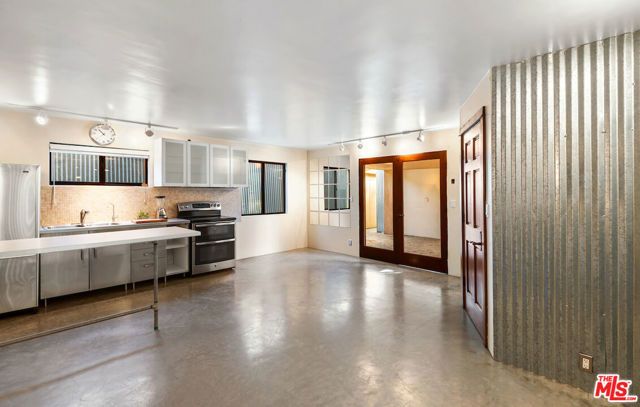 667 Santa Clara Avenue, Venice (los Angeles), CA 90291