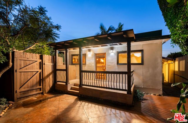 667 Santa Clara Avenue, Venice (los Angeles), CA 90291