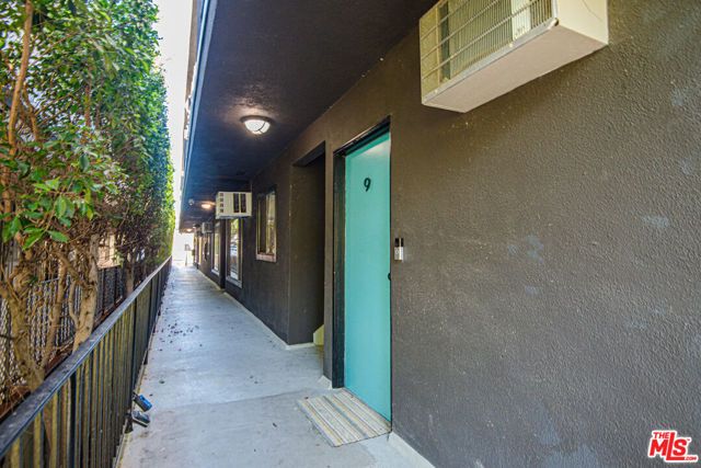 1036 N Genesee Avenue, West Hollywood, CA 90046