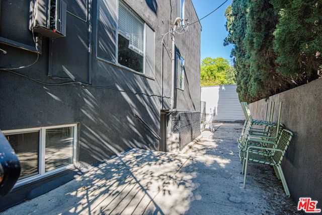 1036 N Genesee Avenue, West Hollywood, CA 90046