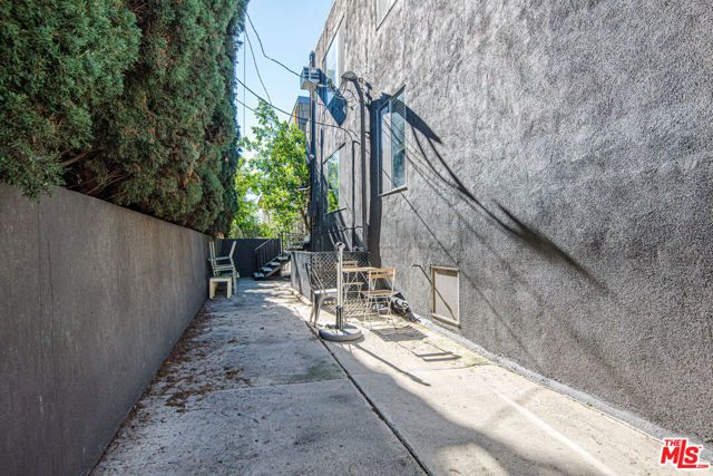 1036 N Genesee Avenue, West Hollywood, CA 90046