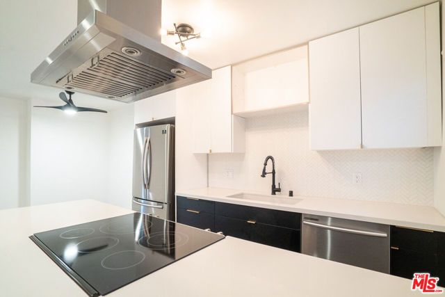 1036 N Genesee Avenue, West Hollywood, CA 90046