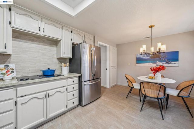 106 Purcell Dr, Alameda, CA 94502
