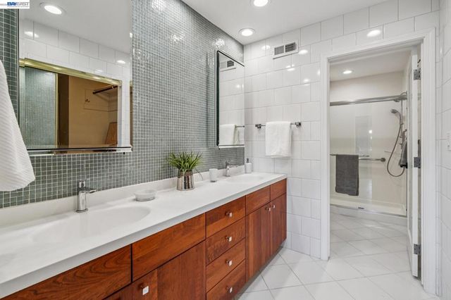 106 Purcell Dr, Alameda, CA 94502