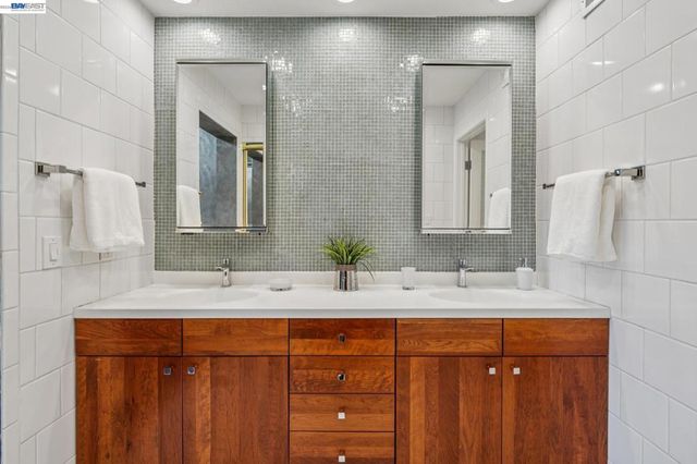 106 Purcell Dr, Alameda, CA 94502