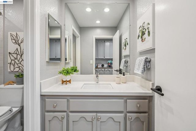 106 Purcell Dr, Alameda, CA 94502