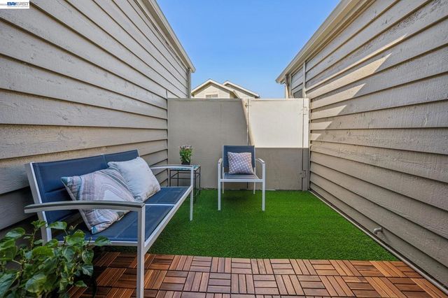 106 Purcell Dr, Alameda, CA 94502