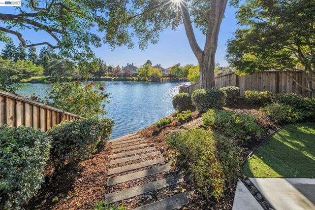 106 Purcell Dr, Alameda, CA 94502